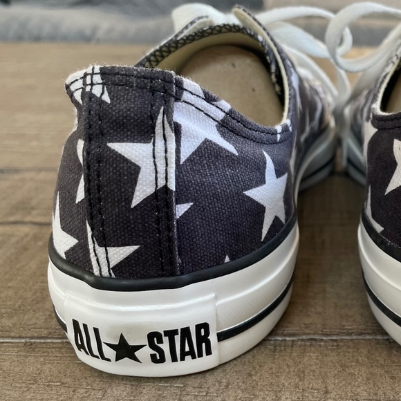 Converse Chuck Taylor Black with White Stars All Star Sneakers:  7-½ M, 9-½ W - Picture 4 of 11